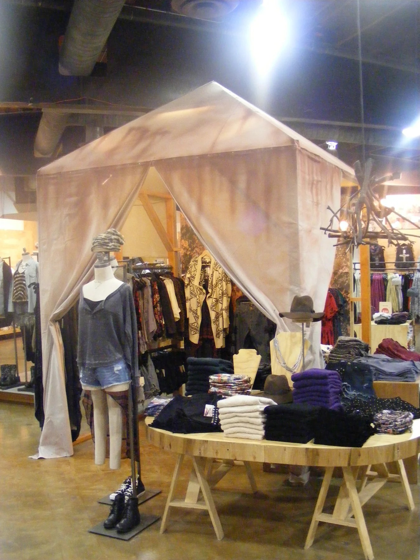 Retail merchandise & display — project image 15
