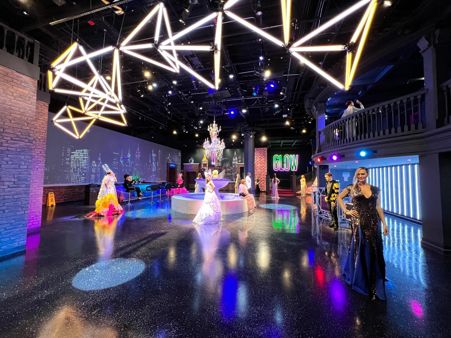 Themed entertainment — Warner Bros. World Abu Dhabi expansion · EFX 3000 · Glow Gala